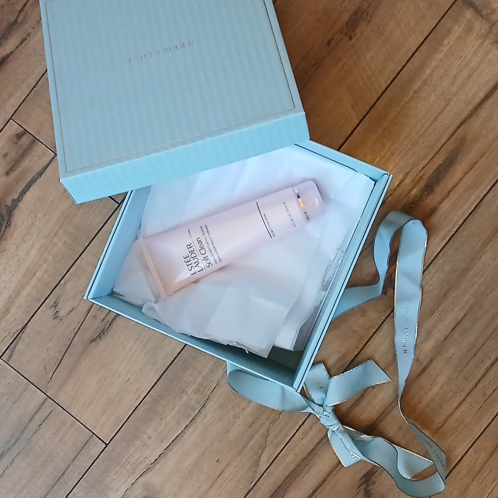 New Estée Lauder Full Size Soft Clean Foaming Cleanser - Picture 4 of 17